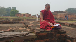 Cours de méditation bouddhiste en groupe  